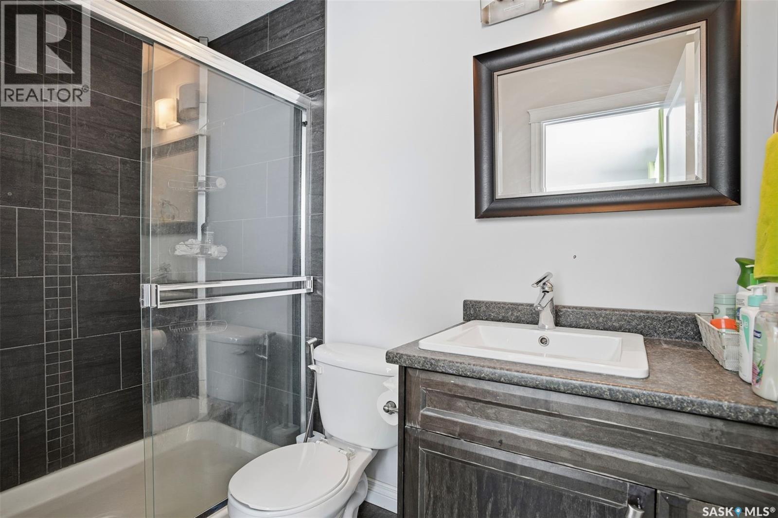 215 Wyant Lane, Saskatoon, SK - Indoor Photo Showing Bathroom
