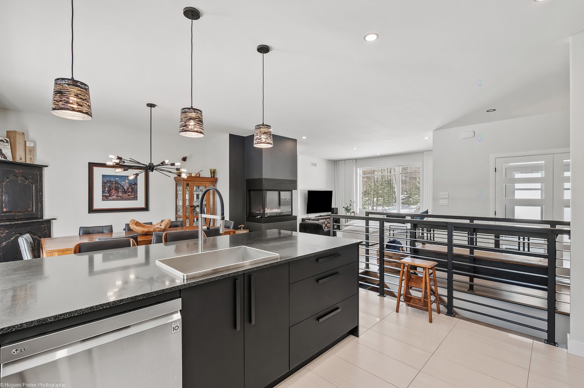 Kitchen - 275 Rue Des Grands-Pics, Saint-Colomban, QC - Indoor Photo Showing Kitchen With Upgraded Kitchen