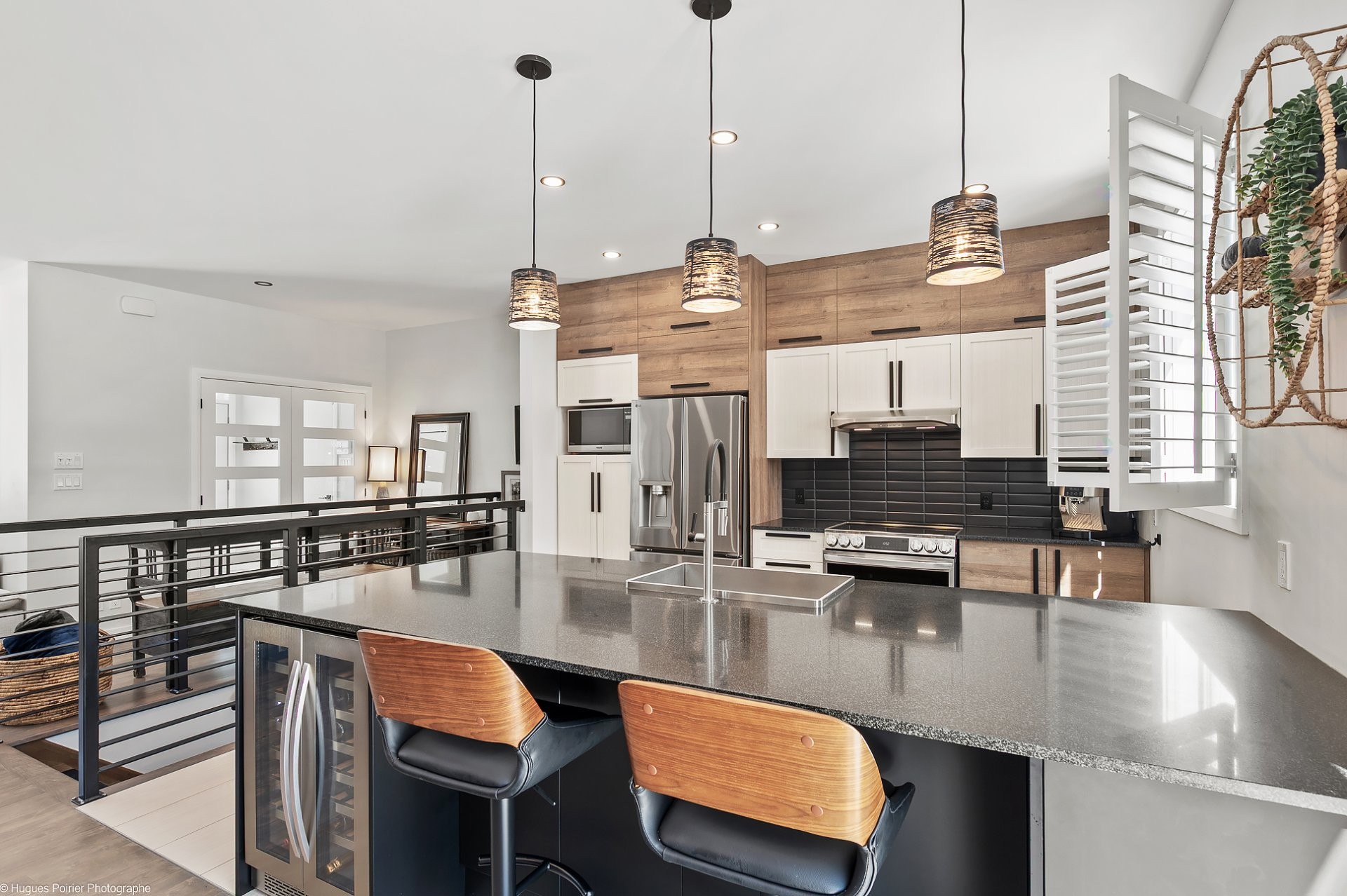 Kitchen - 275 Rue Des Grands-Pics, Saint-Colomban, QC - Indoor Photo Showing Kitchen With Upgraded Kitchen
