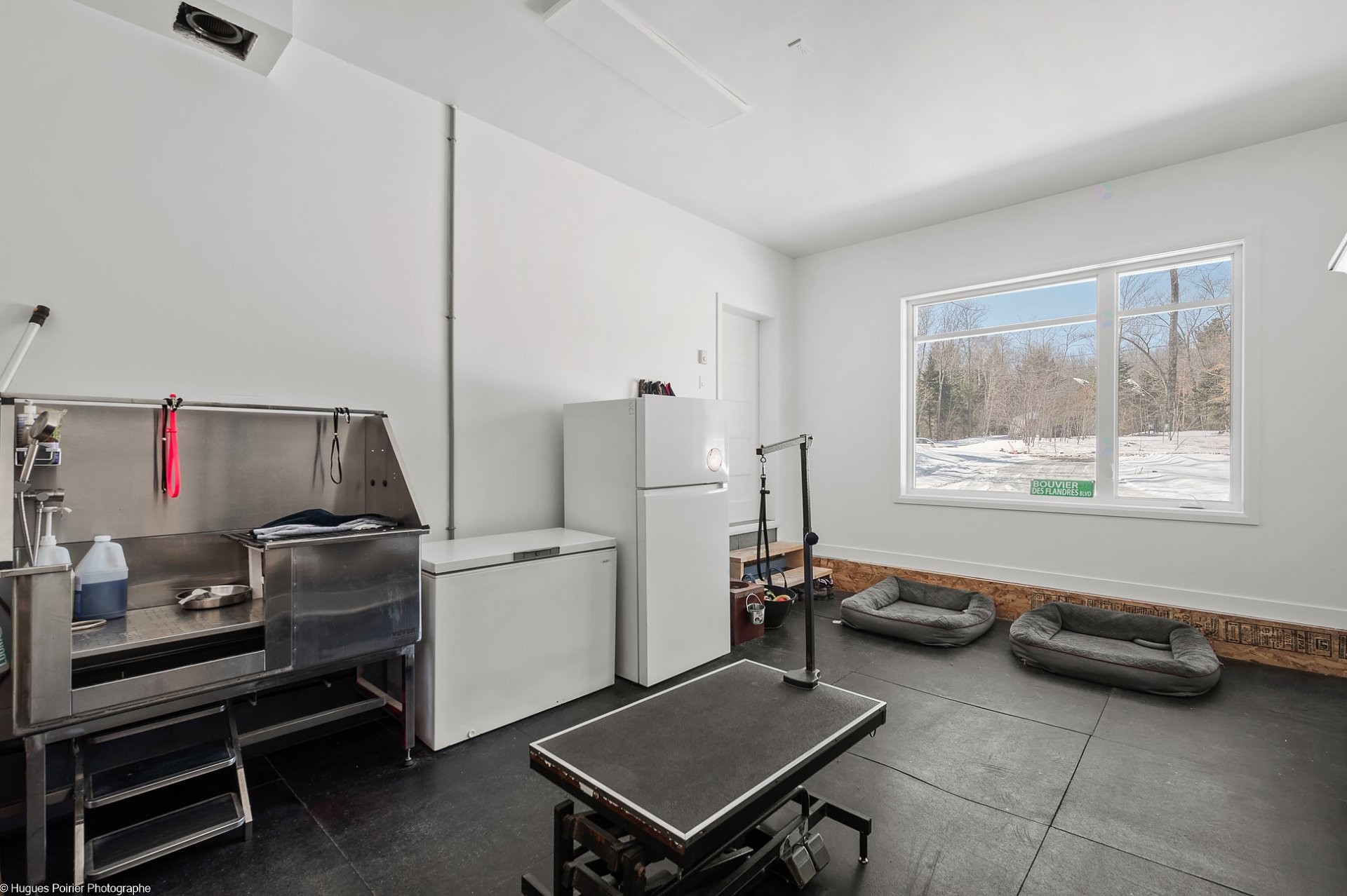 Workshop - 275 Rue Des Grands-Pics, Saint-Colomban, QC - Indoor