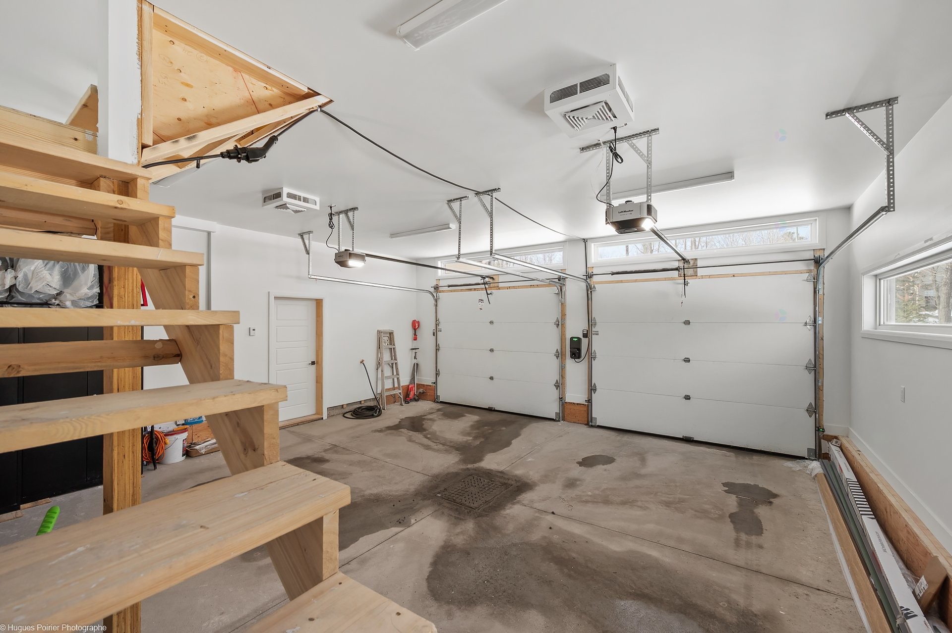 Garage - 275 Rue Des Grands-Pics, Saint-Colomban, QC - Indoor Photo Showing Garage