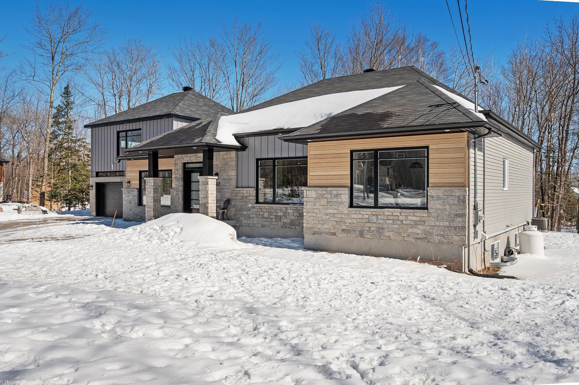 Front of Structure - 275 Rue Des Grands-Pics, Saint-Colomban, QC - Outdoor