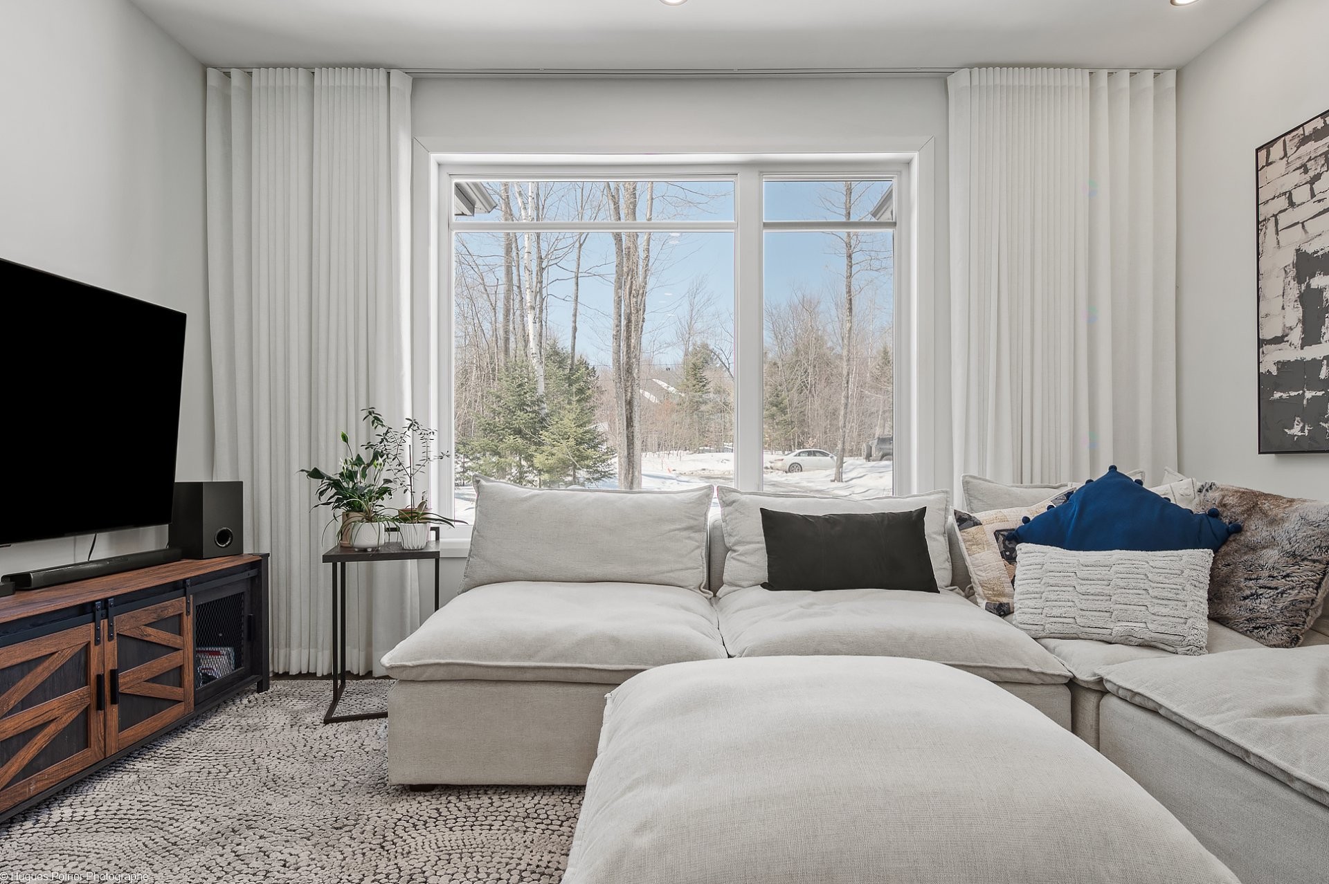 Living Room - 275 Rue Des Grands-Pics, Saint-Colomban, QC - Indoor Photo Showing Living Room