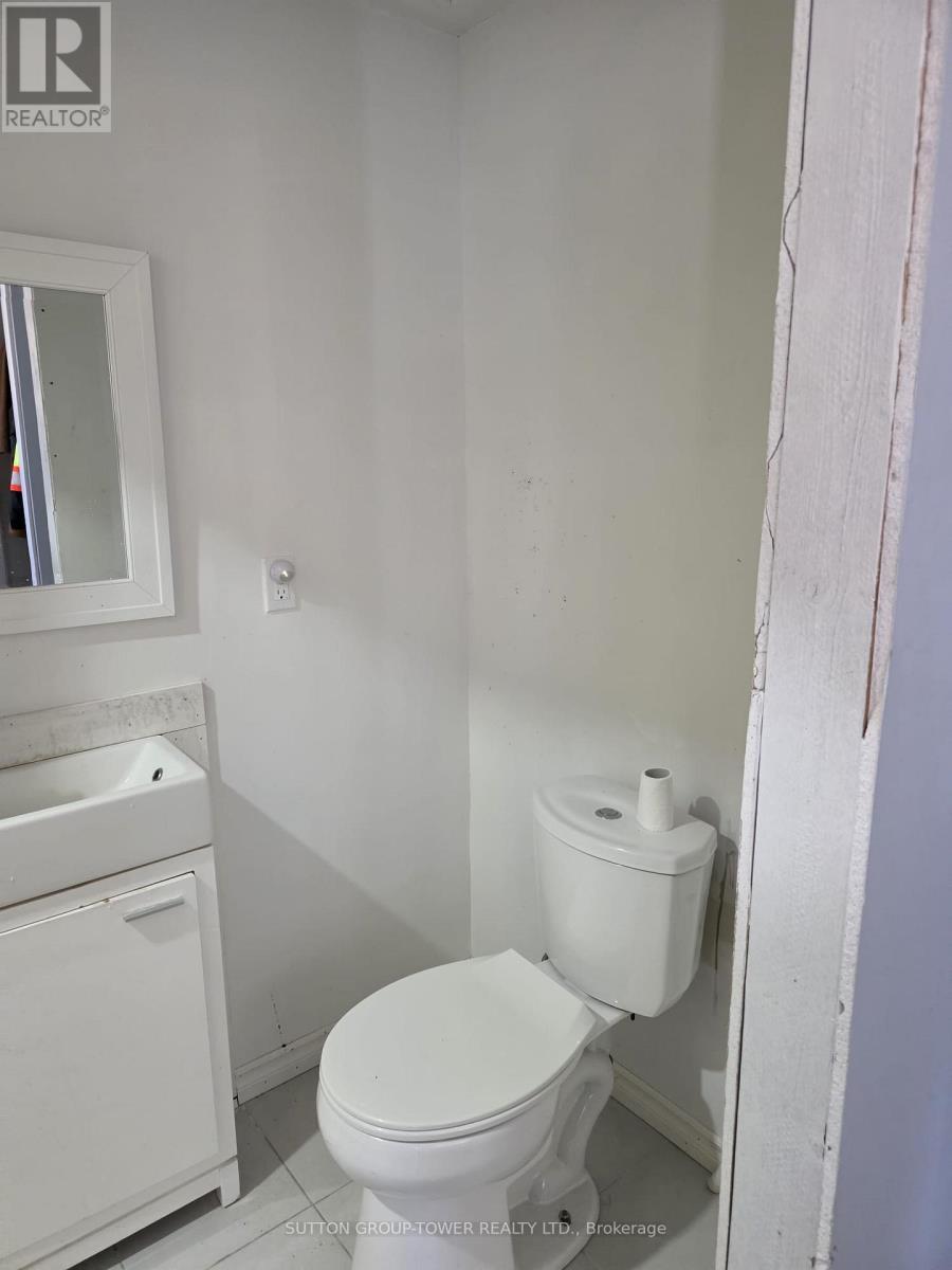 85 Maple Avenue, Barrie, ON - Indoor Photo Showing Bathroom