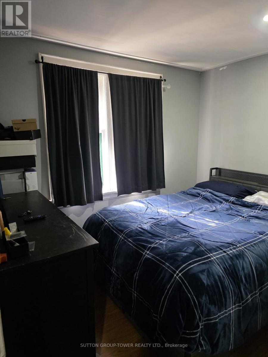 85 Maple Avenue, Barrie, ON - Indoor Photo Showing Bedroom