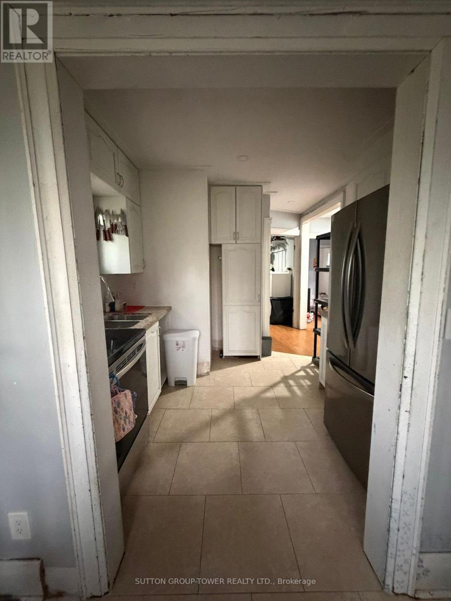 85 Maple Avenue, Barrie, ON - Indoor Photo Showing Kitchen