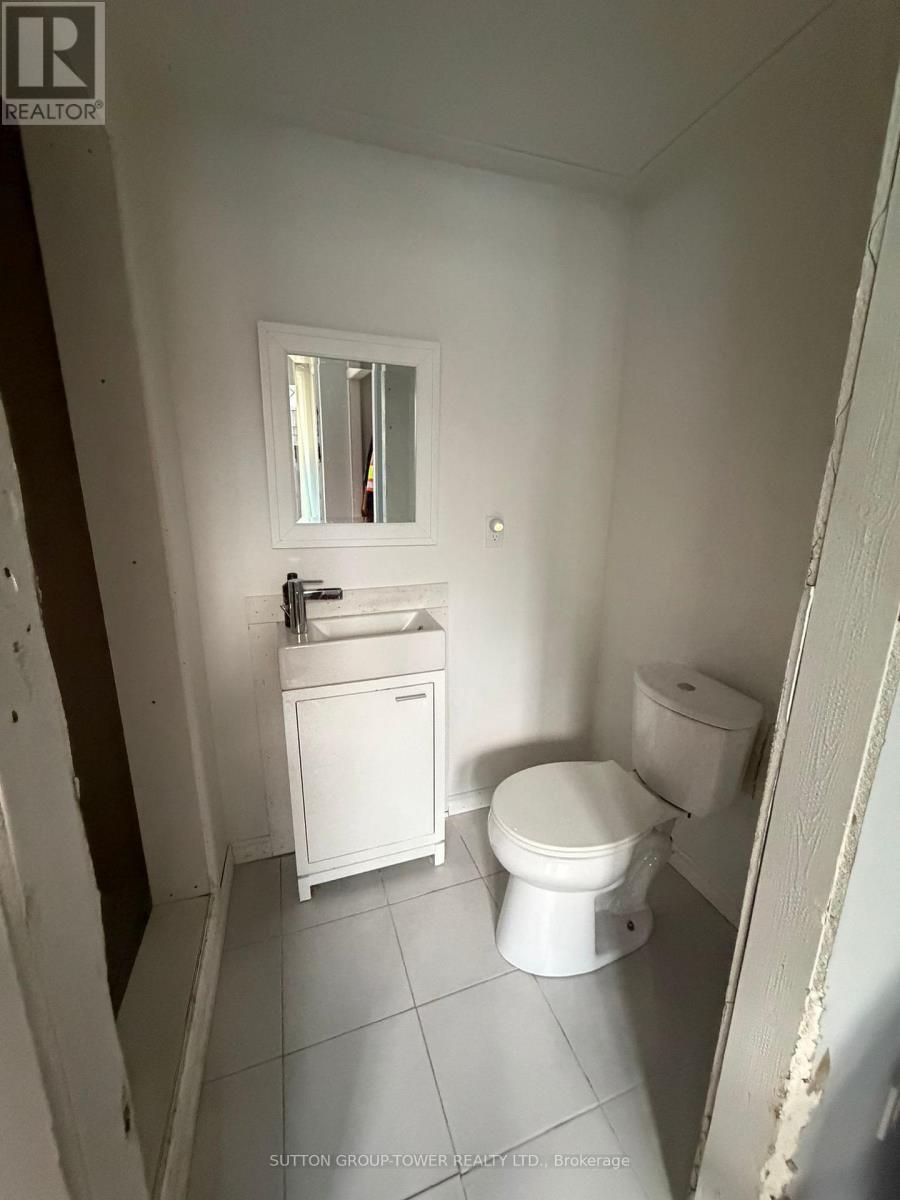 85 Maple Avenue, Barrie, ON - Indoor Photo Showing Bathroom