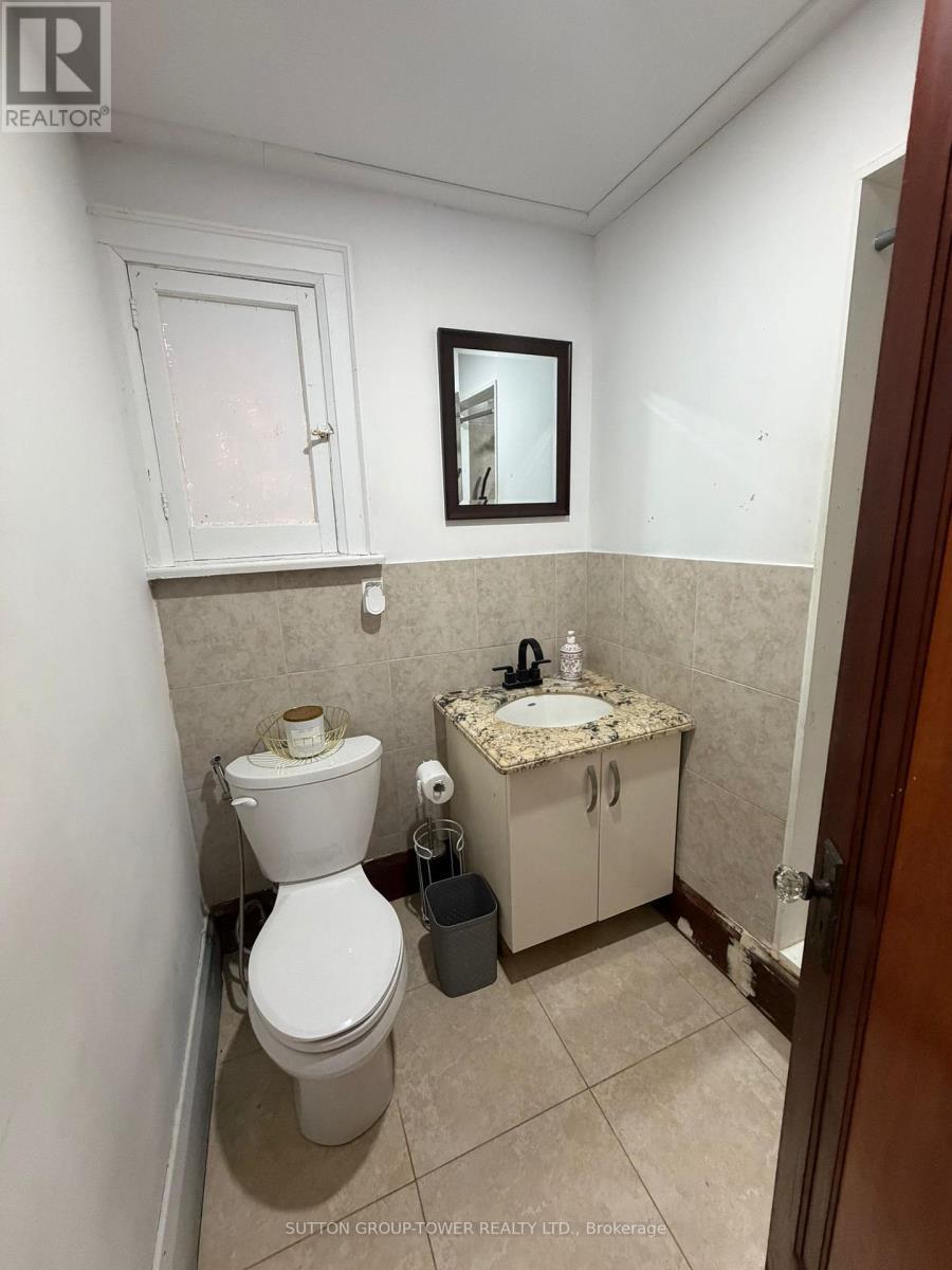 85 Maple Avenue, Barrie, ON - Indoor Photo Showing Bathroom