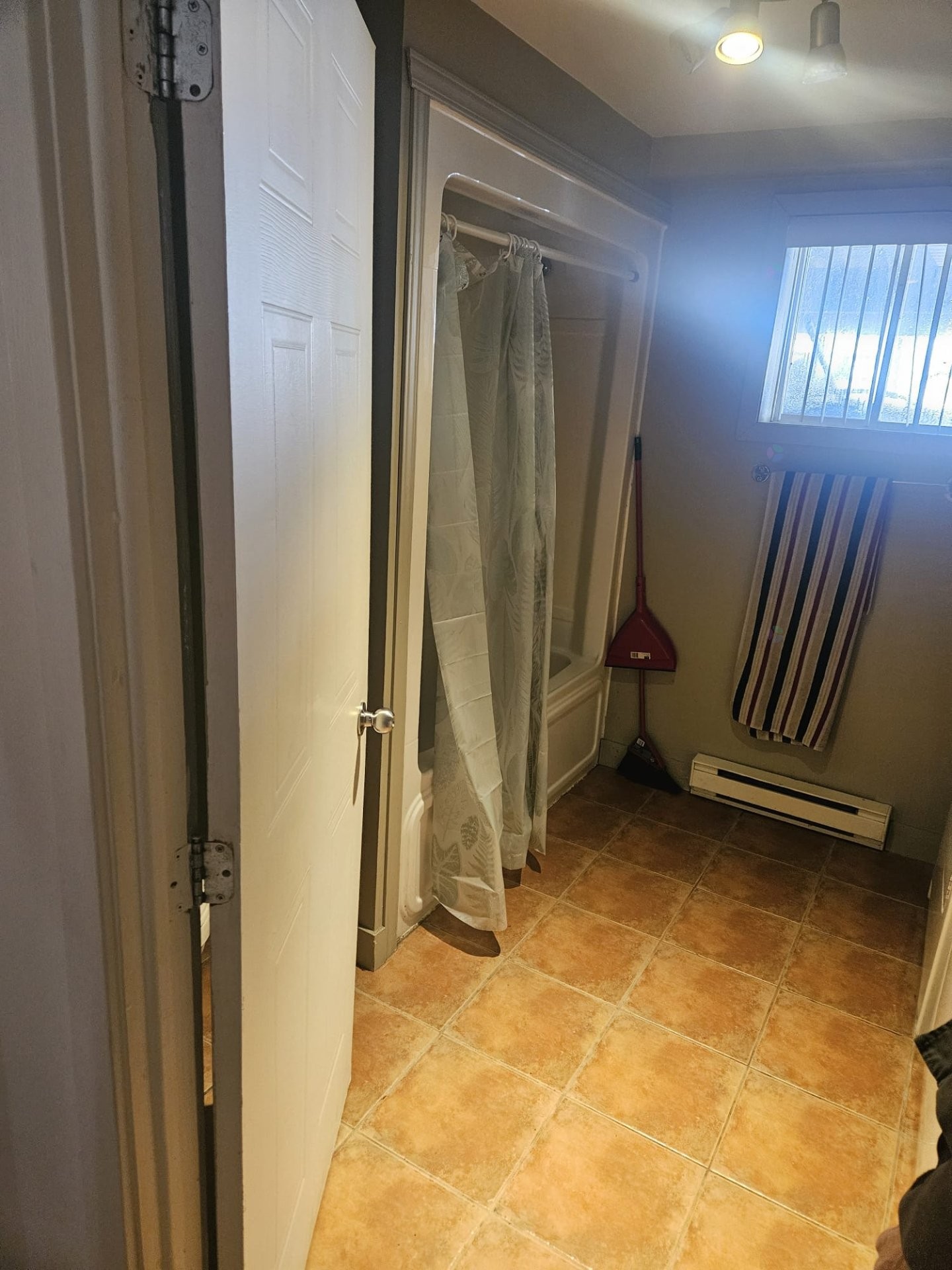 Bachelor - 528 Rue Andrassy, Mascouche, QC - Indoor Photo Showing Other Room