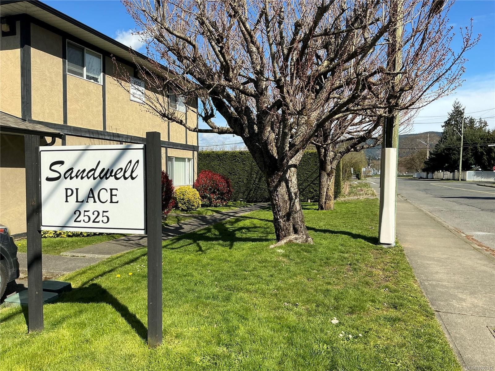 103-2525 Dingwall St, Duncan, BC - Outdoor
