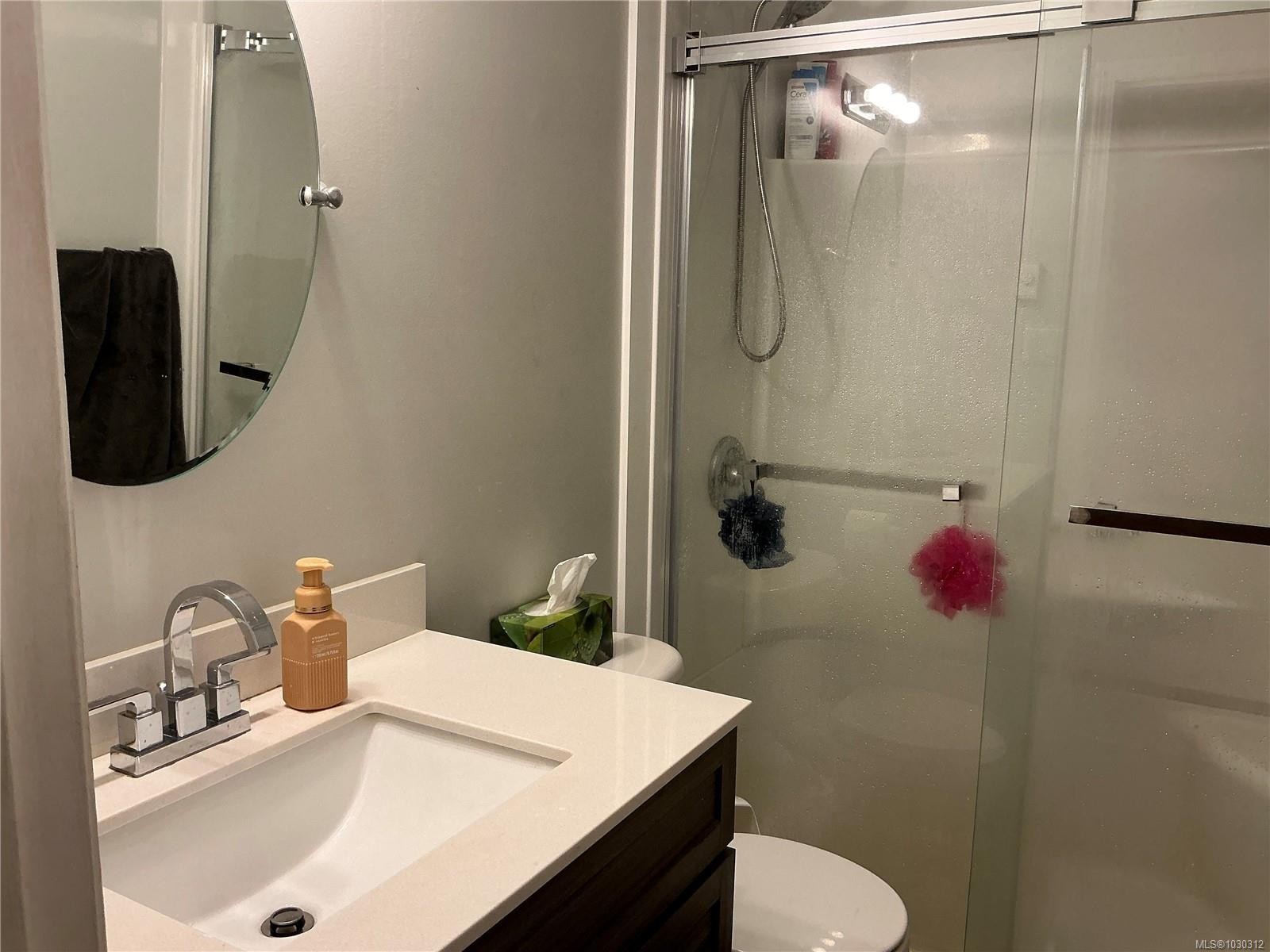 103-2525 Dingwall St, Duncan, BC - Indoor Photo Showing Bathroom