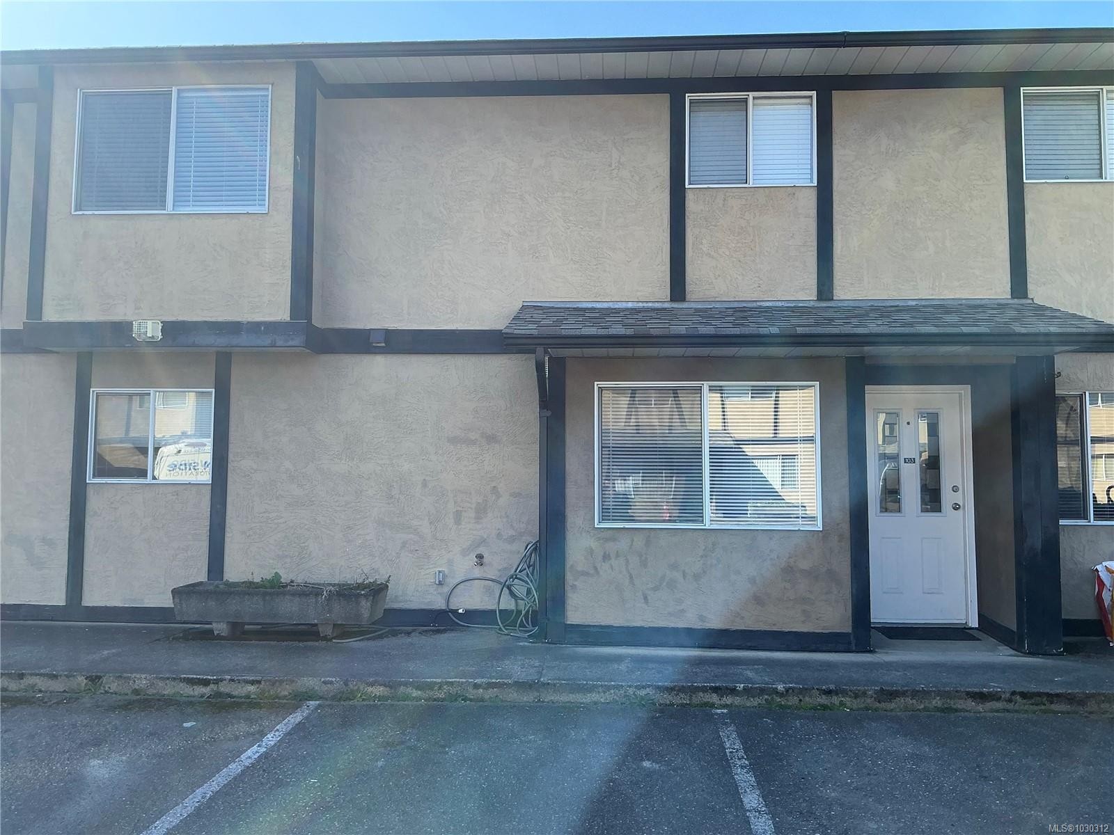 103-2525 Dingwall St, Duncan, BC - Outdoor