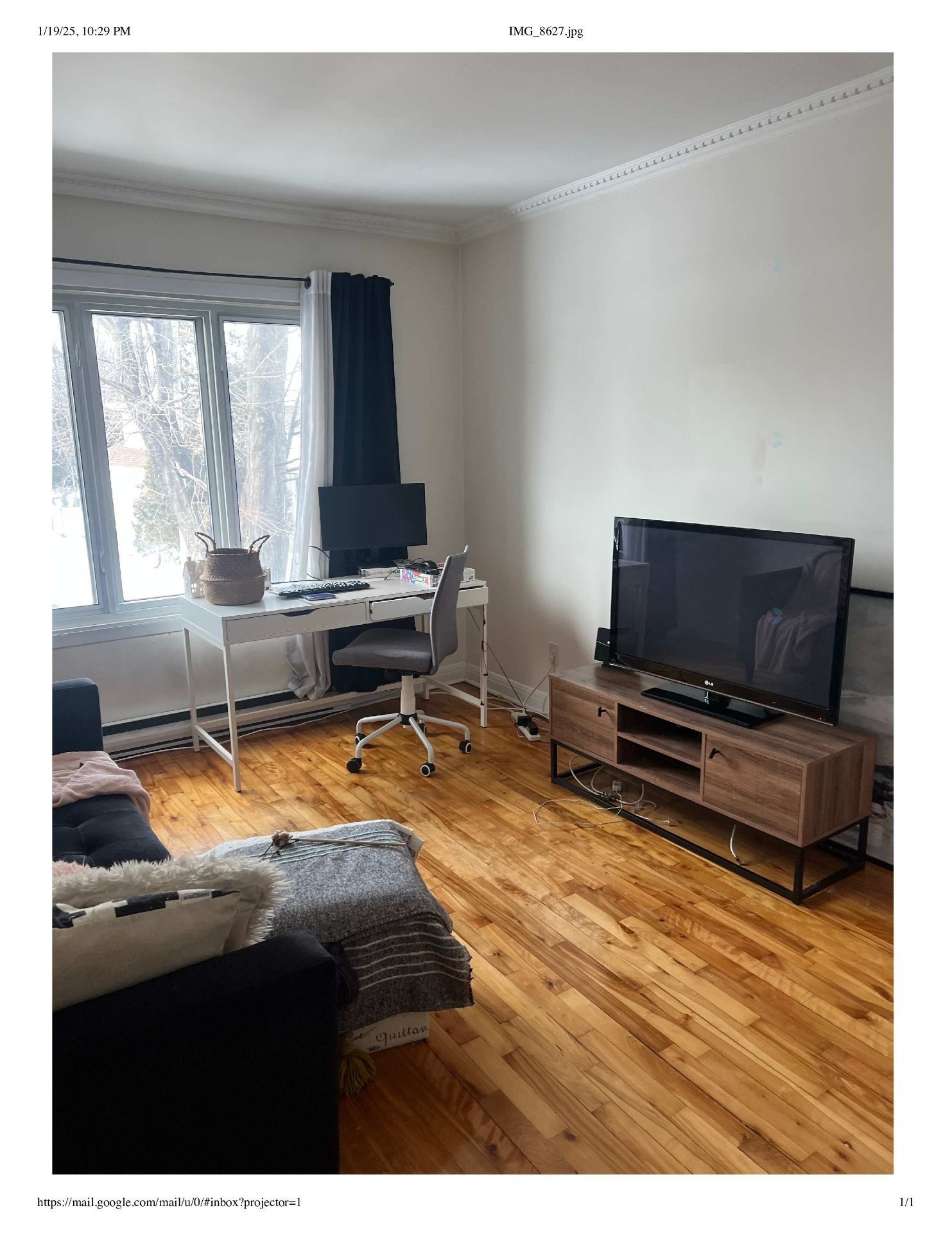 Salon - 14 Rue Yvon, Châteauguay, QC - Indoor