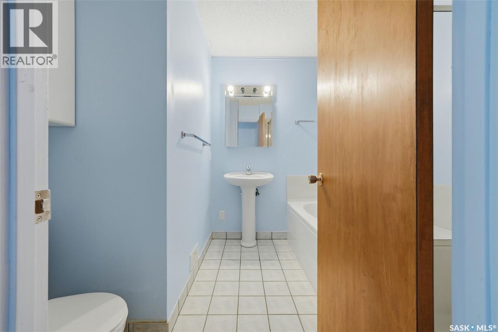 148 Marsh Crescent, Regina, SK - Indoor Photo Showing Bathroom