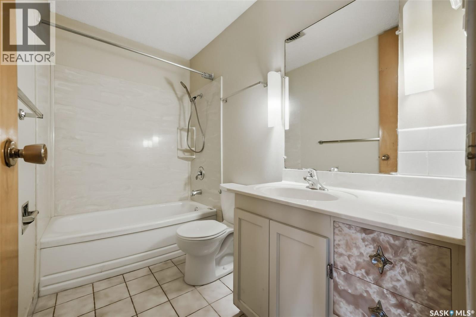 148 Marsh Crescent, Regina, SK - Indoor Photo Showing Bathroom