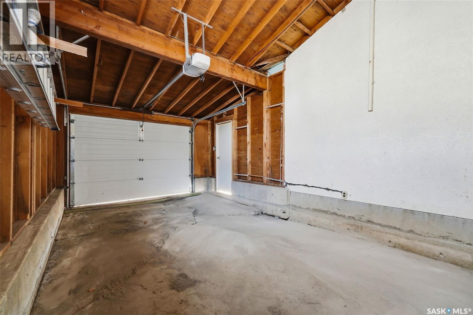 148 Marsh Crescent, Regina, SK - Indoor Photo Showing Garage
