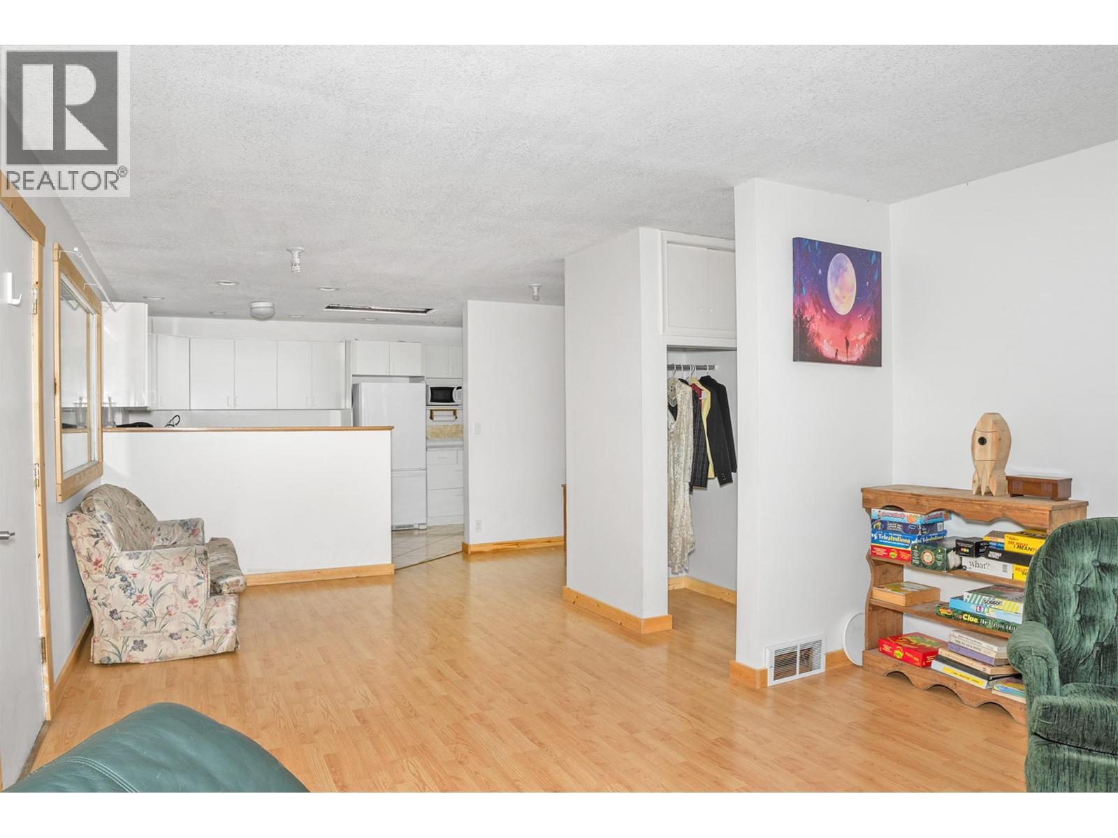 338 Valleyview Drive, Creston, BC - Indoor