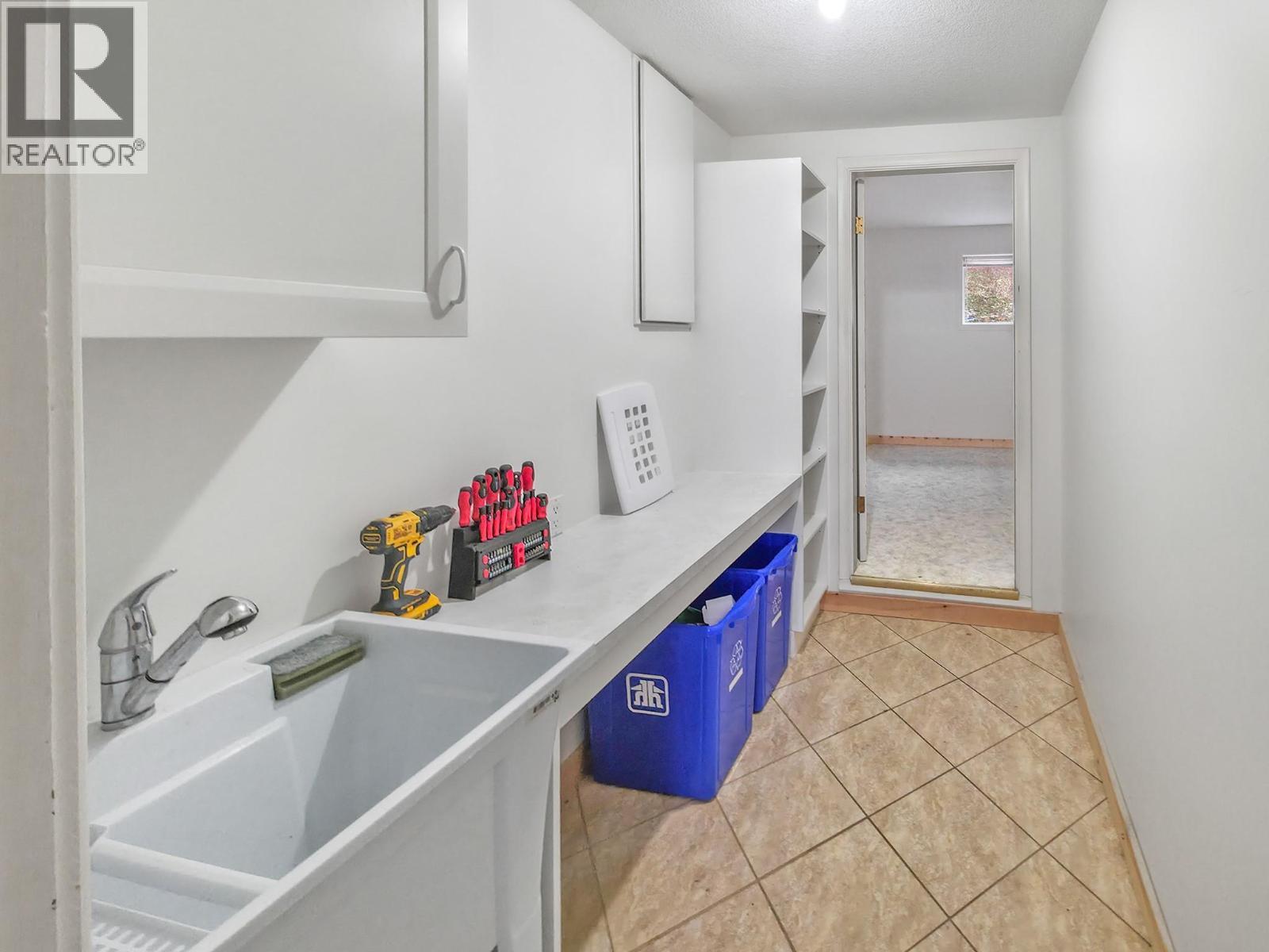 338 Valleyview Drive, Creston, BC - Indoor Photo Showing Other Room