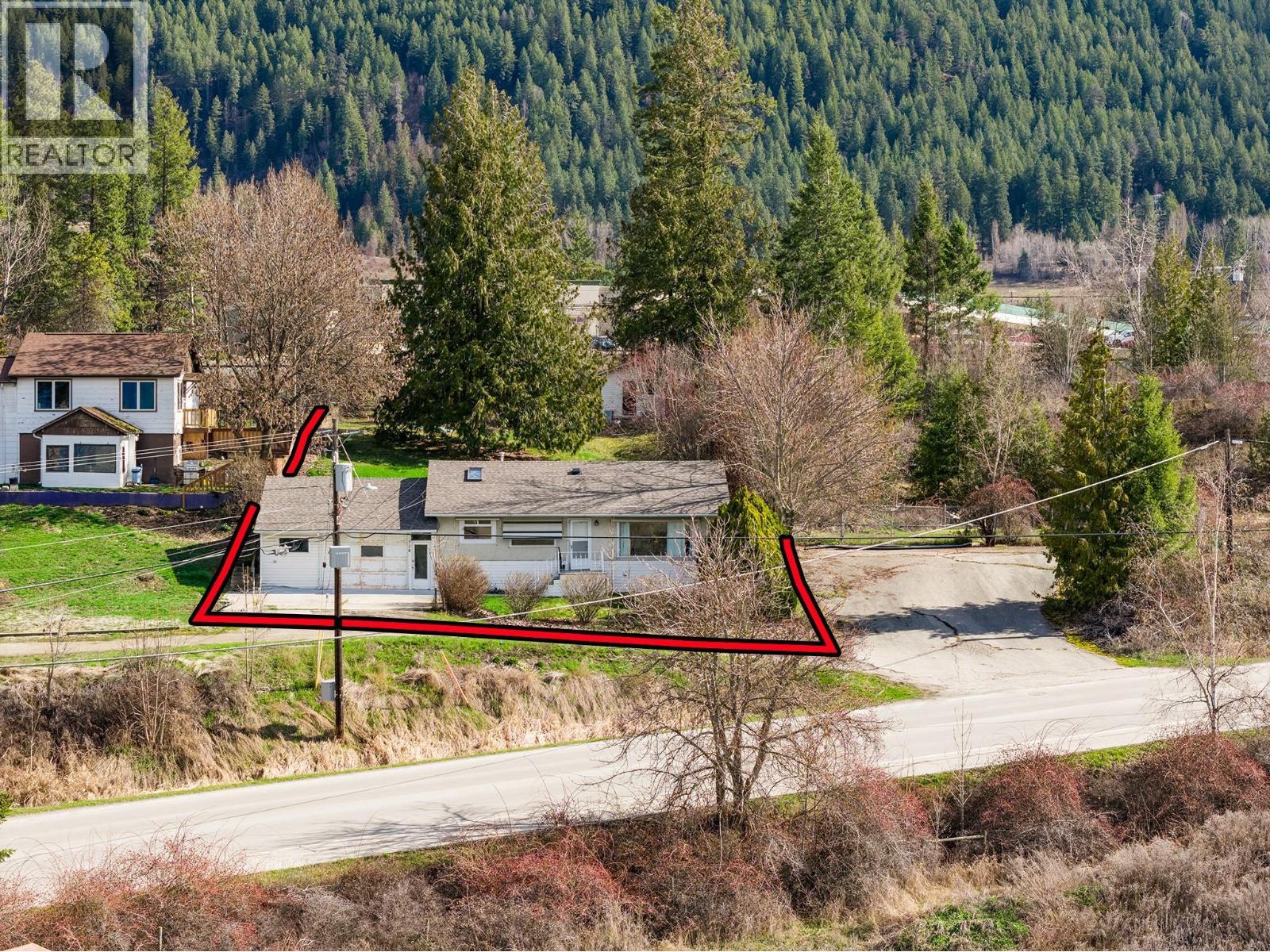 338 Valleyview Drive, Creston, BC - Outdoor