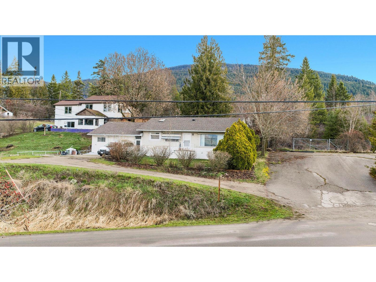 338 Valleyview Drive, Creston, BC - Outdoor With View