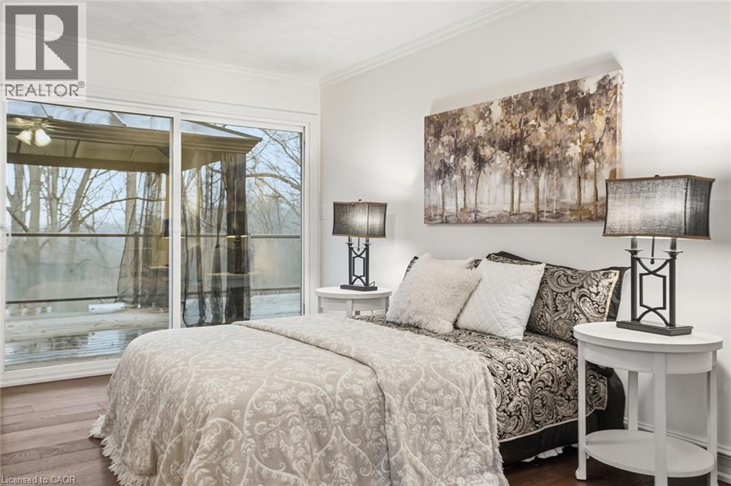 1987 Snake Road, Burlington, ON - Indoor Photo Showing Bedroom