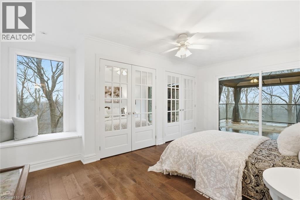 1987 Snake Road, Burlington, ON - Indoor Photo Showing Bedroom