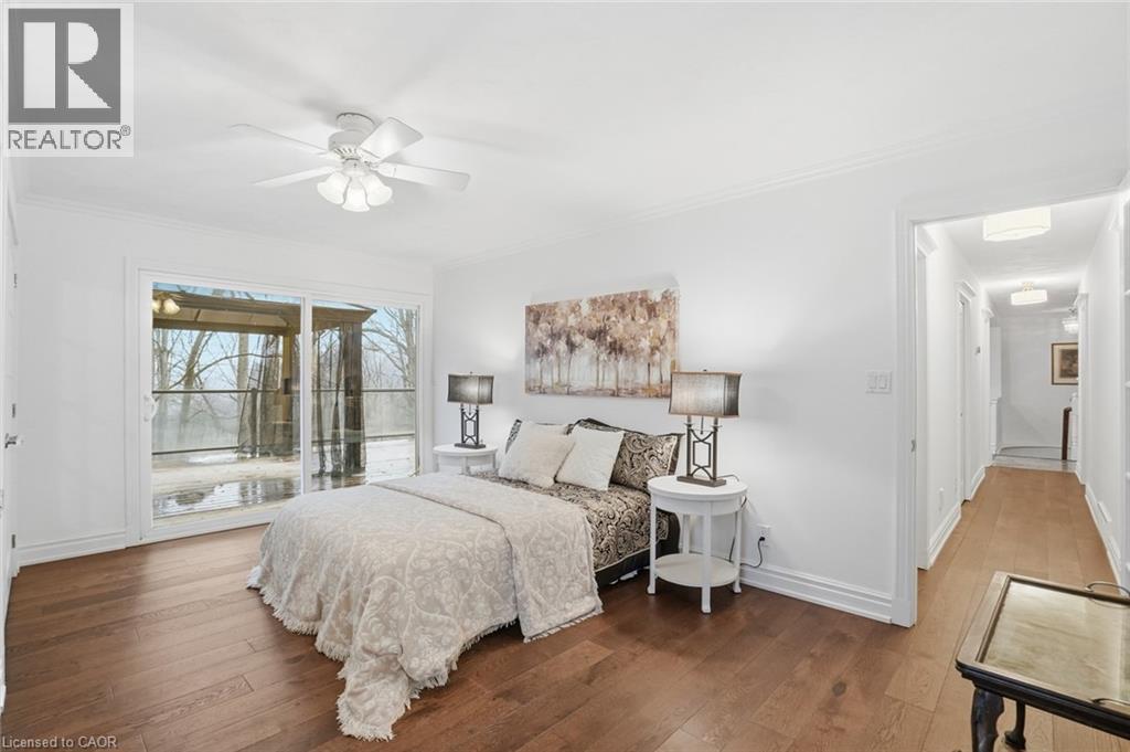 1987 Snake Road, Burlington, ON - Indoor Photo Showing Bedroom