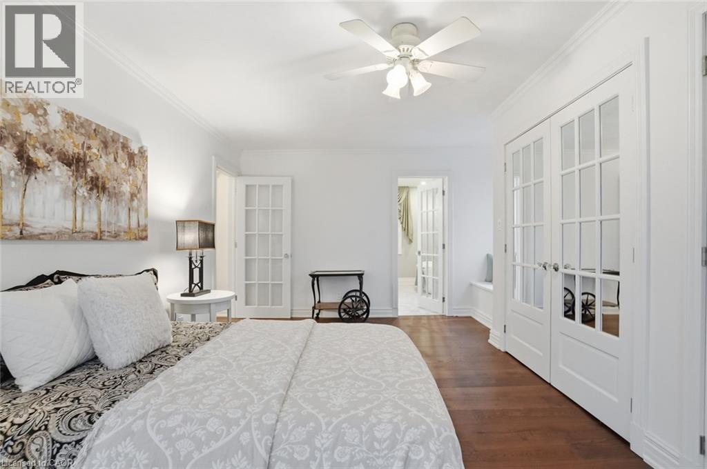 1987 Snake Road, Burlington, ON - Indoor Photo Showing Bedroom