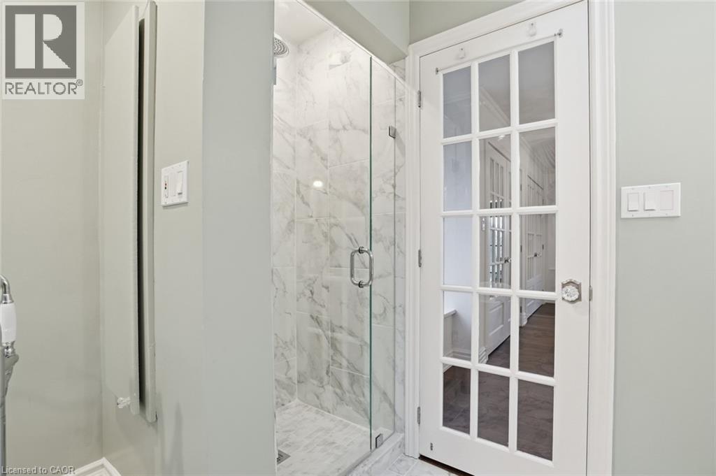 1987 Snake Road, Burlington, ON - Indoor Photo Showing Bathroom