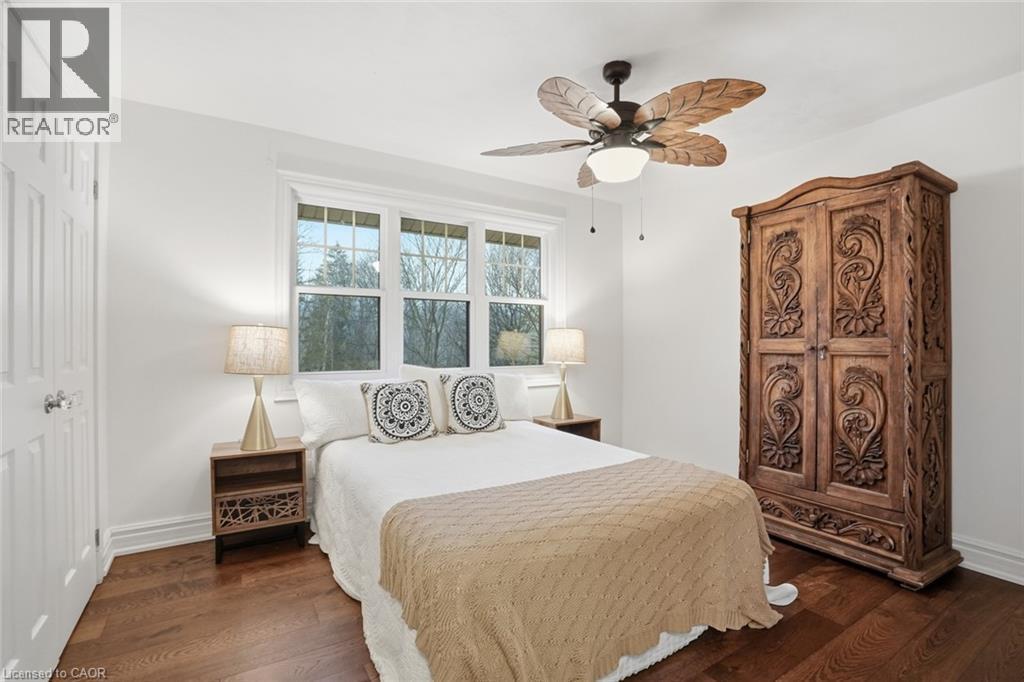 1987 Snake Road, Burlington, ON - Indoor Photo Showing Bedroom