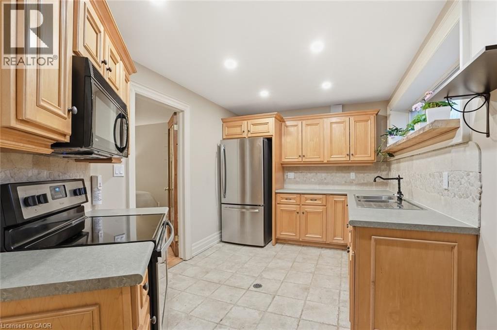 1987 Snake Road, Burlington, ON - Indoor Photo Showing Kitchen With Stainless Steel Kitchen