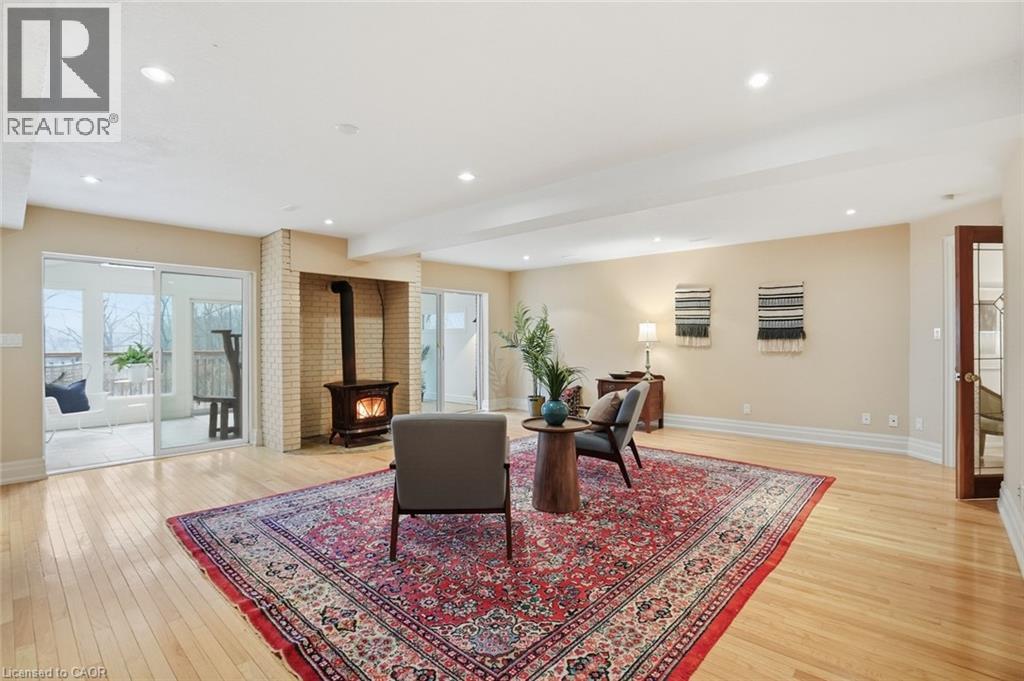 1987 Snake Road, Burlington, ON - Indoor Photo Showing Living Room With Fireplace