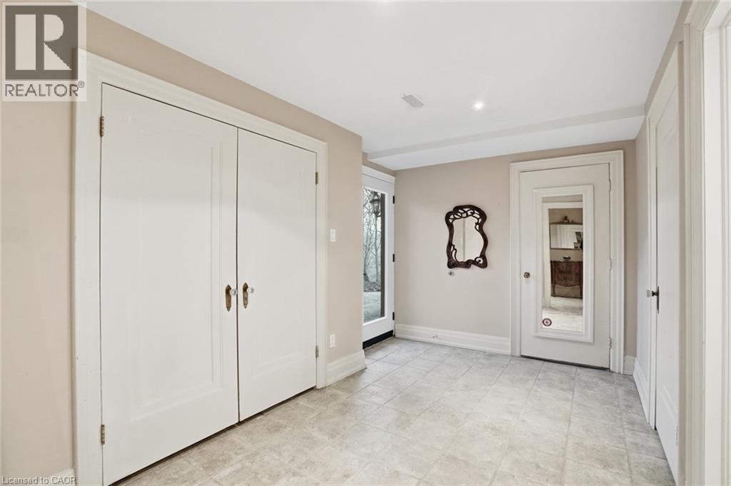 1987 Snake Road, Burlington, ON - Indoor Photo Showing Other Room