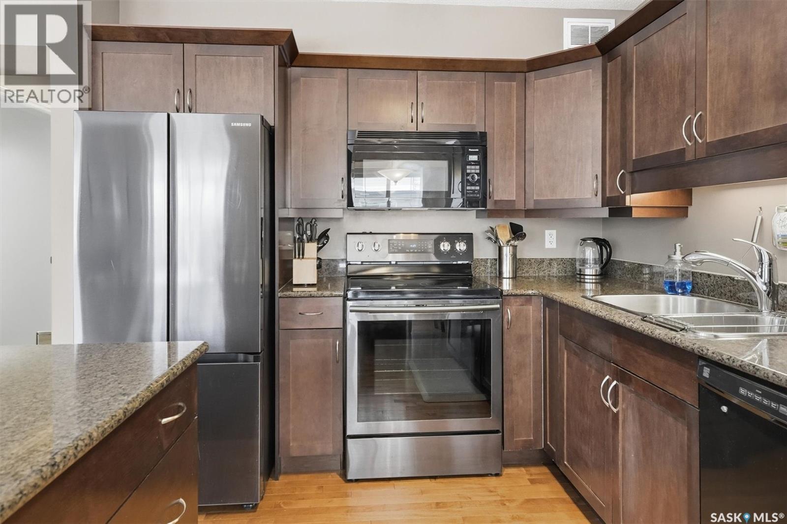 224 105 Lynd Crescent, Saskatoon, SK - Indoor Photo Showing Kitchen With Double Sink