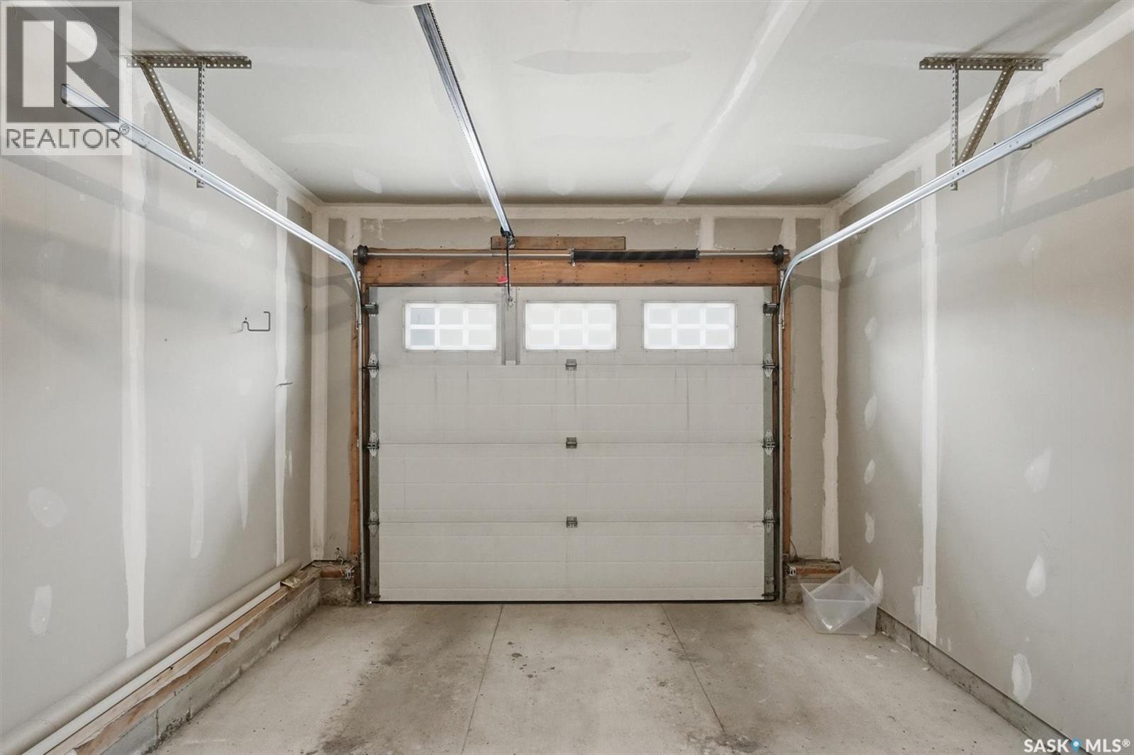 224 105 Lynd Crescent, Saskatoon, SK - Indoor Photo Showing Garage