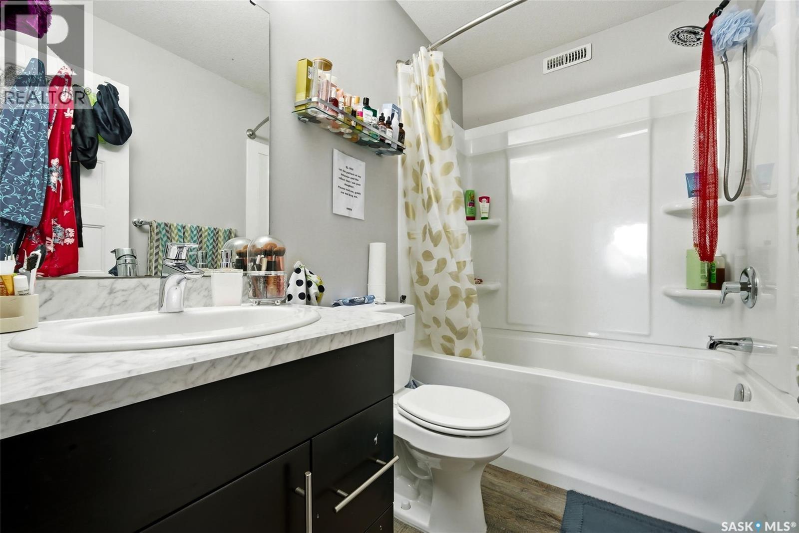 12 5301 Beacon Drive, Regina, SK - Indoor Photo Showing Bathroom