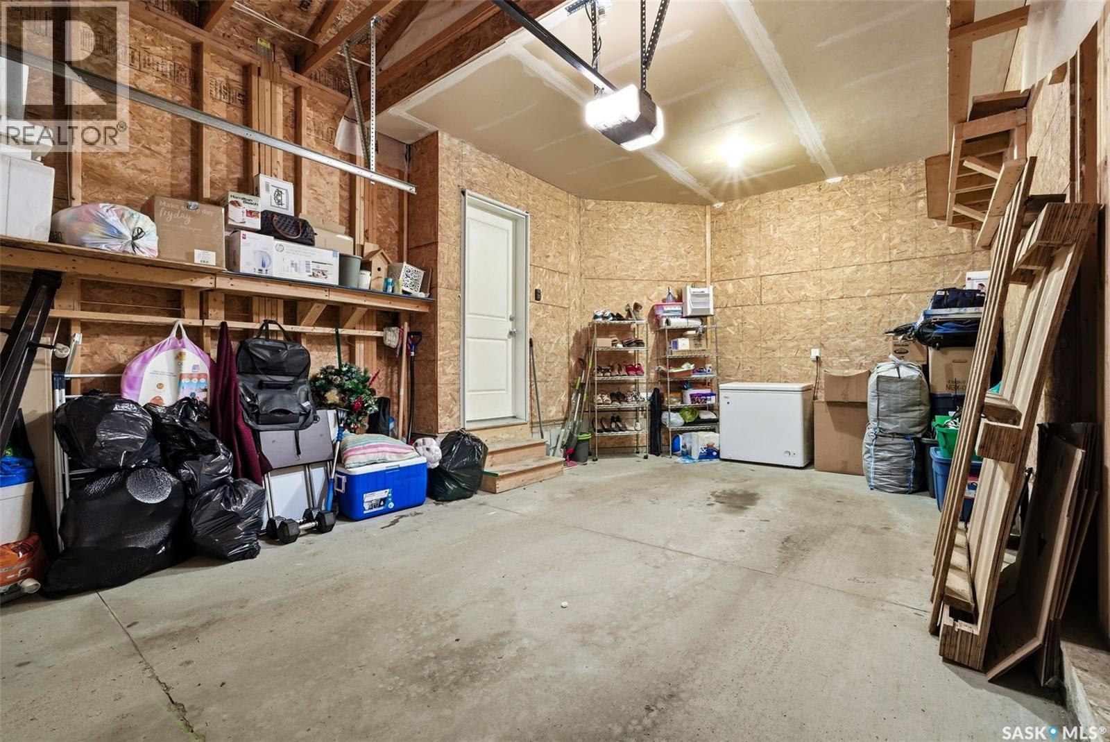 12 5301 Beacon Drive, Regina, SK - Indoor Photo Showing Garage
