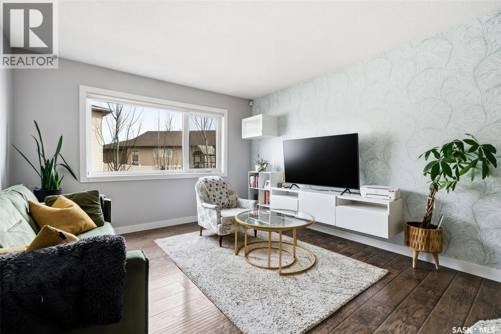 12 5301 Beacon Drive, Regina, SK - Indoor Photo Showing Living Room