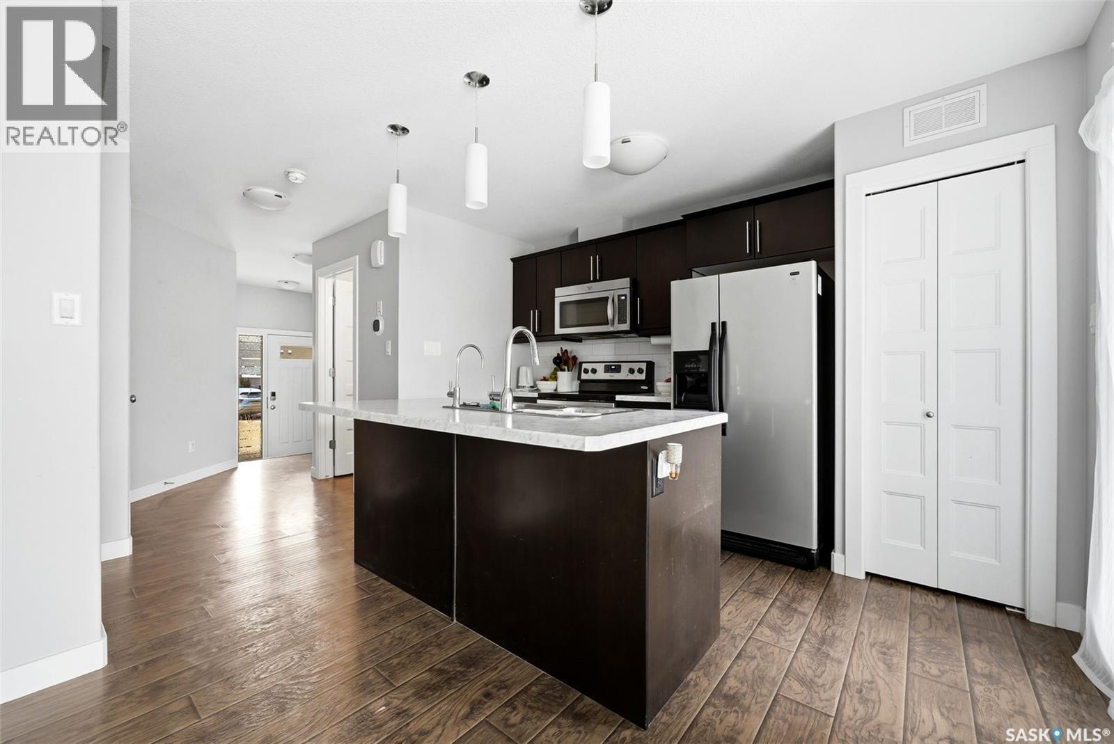 12 5301 Beacon Drive, Regina, SK - Indoor Photo Showing Kitchen
