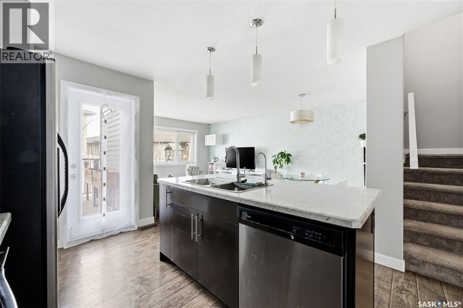 12 5301 Beacon Drive, Regina, SK - Indoor Photo Showing Kitchen With Double Sink