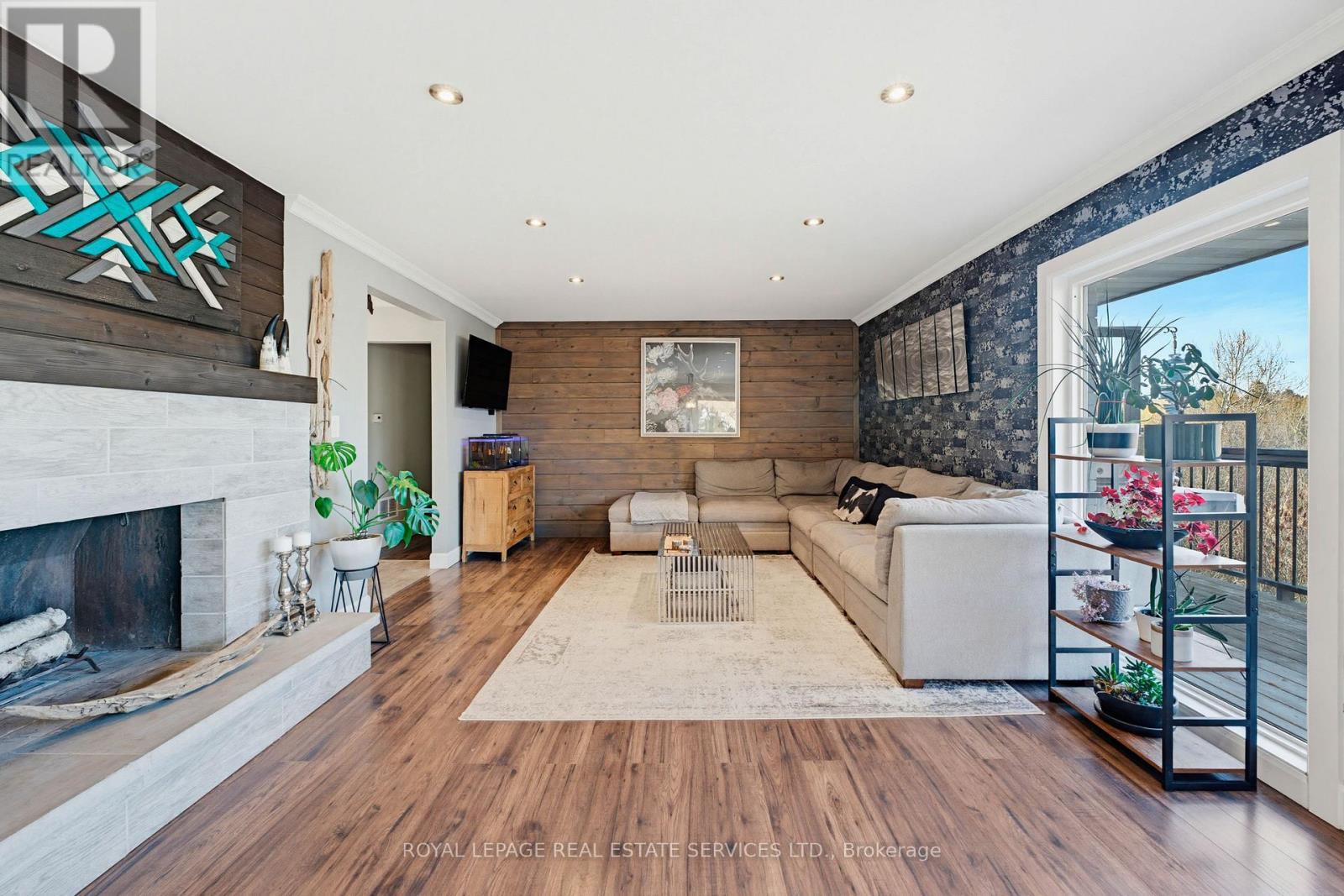 18 Cherry Street, Halton Hills, ON - Indoor Photo Showing Living Room With Fireplace