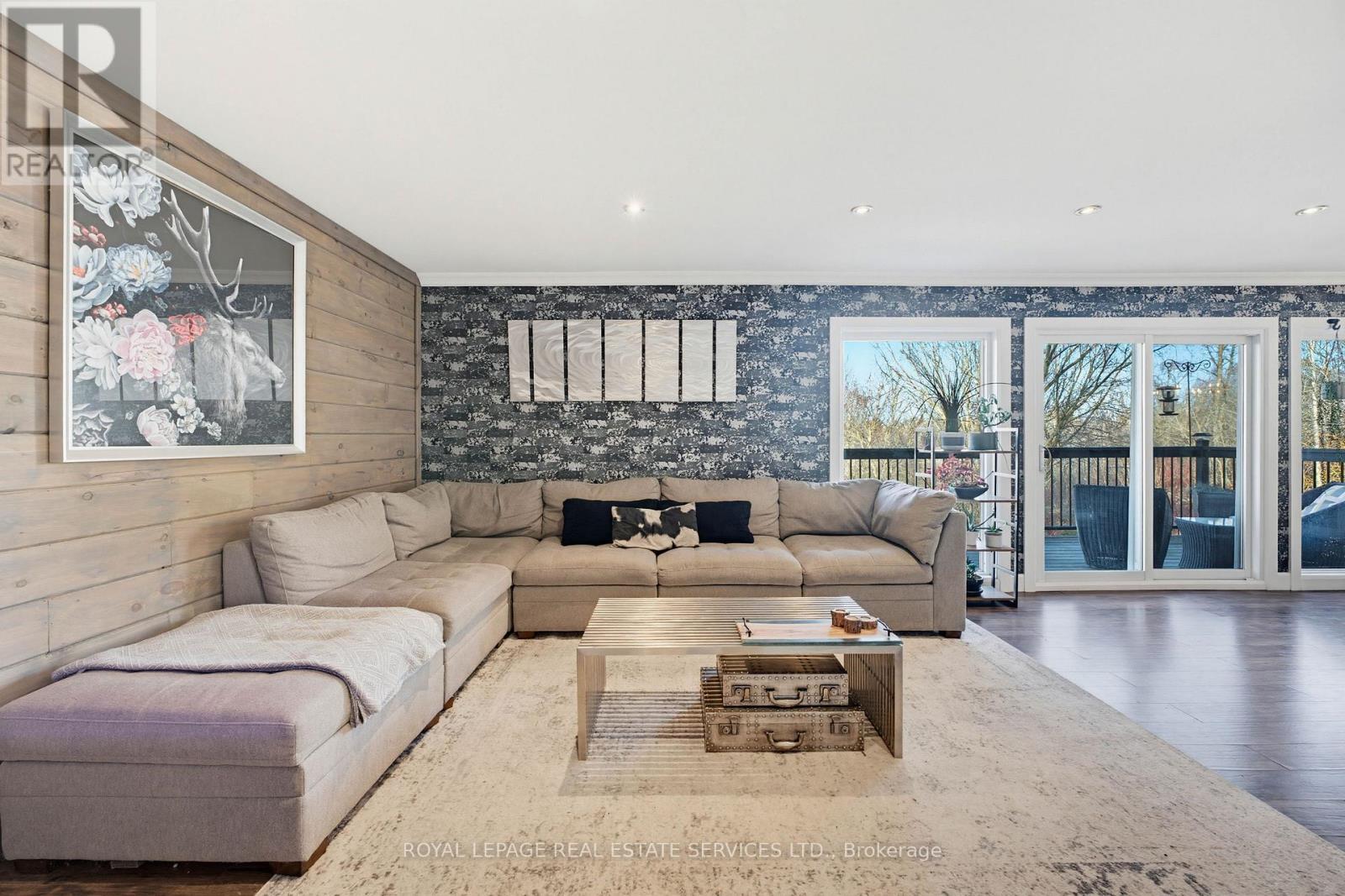 18 Cherry Street, Halton Hills, ON - Indoor Photo Showing Living Room