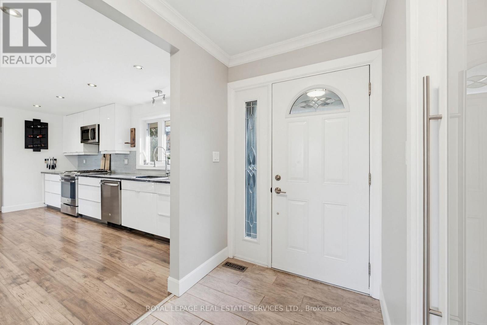 18 Cherry Street, Halton Hills, ON - Indoor Photo Showing Kitchen