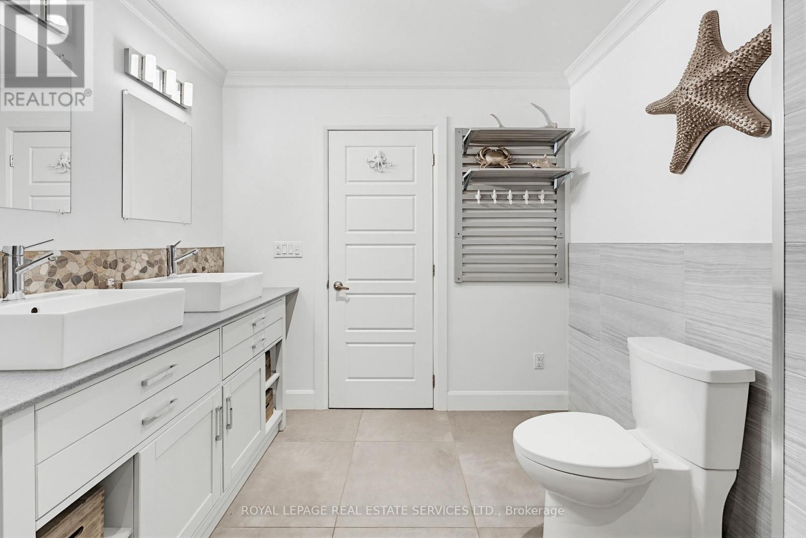 18 Cherry Street, Halton Hills, ON - Indoor Photo Showing Bathroom