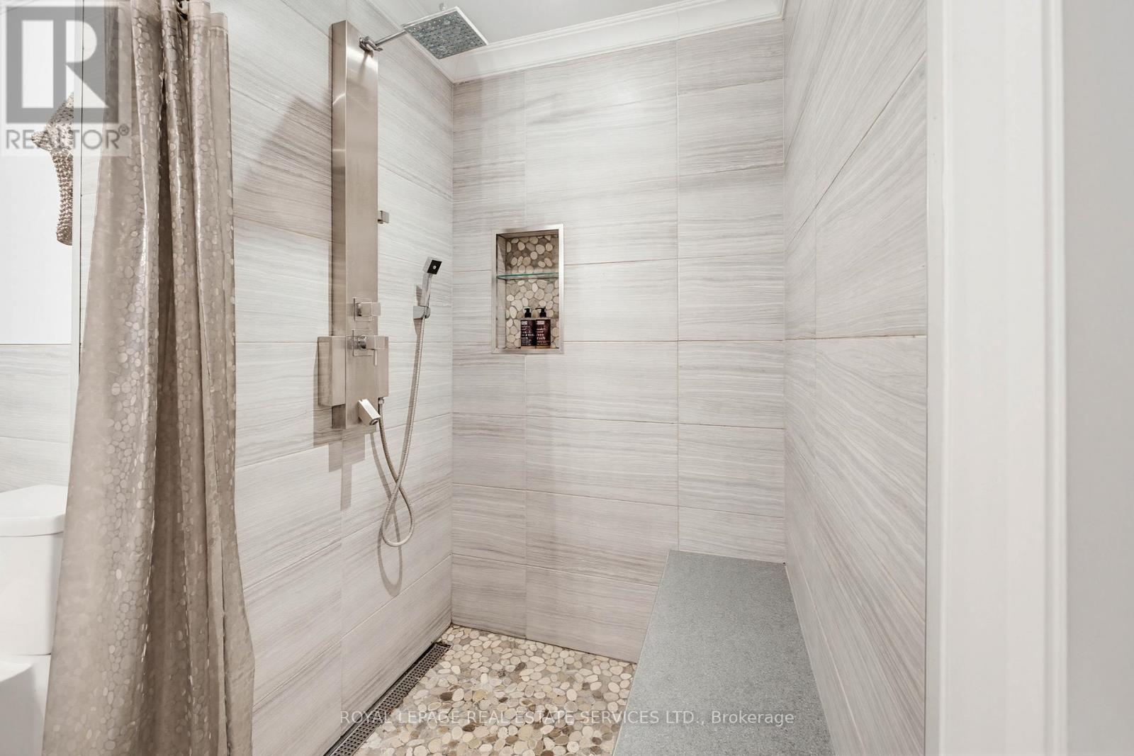 18 Cherry Street, Halton Hills, ON - Indoor Photo Showing Bathroom