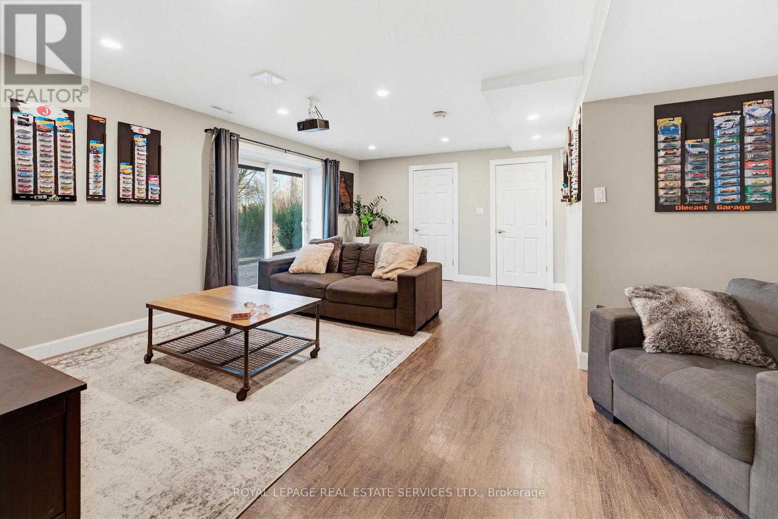 18 Cherry Street, Halton Hills, ON - Indoor Photo Showing Living Room