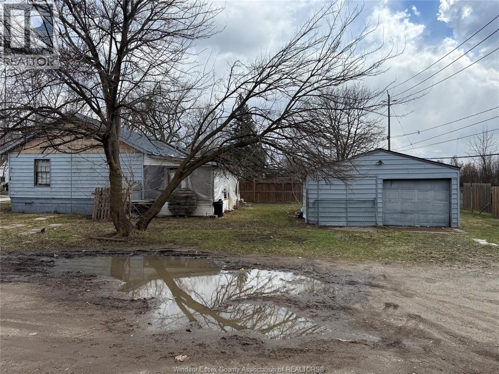 1303 Central, Windsor, ON - Outdoor