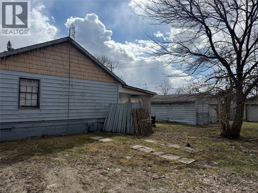 1303 Central, Windsor, ON - Outdoor