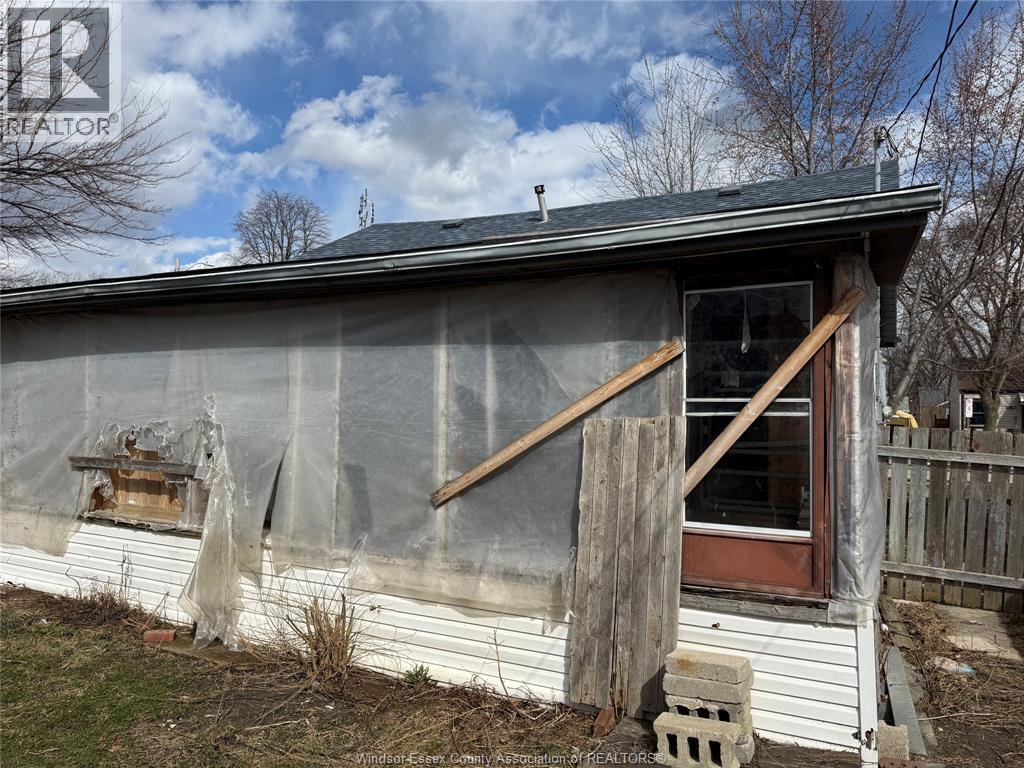 1303 Central, Windsor, ON - Outdoor