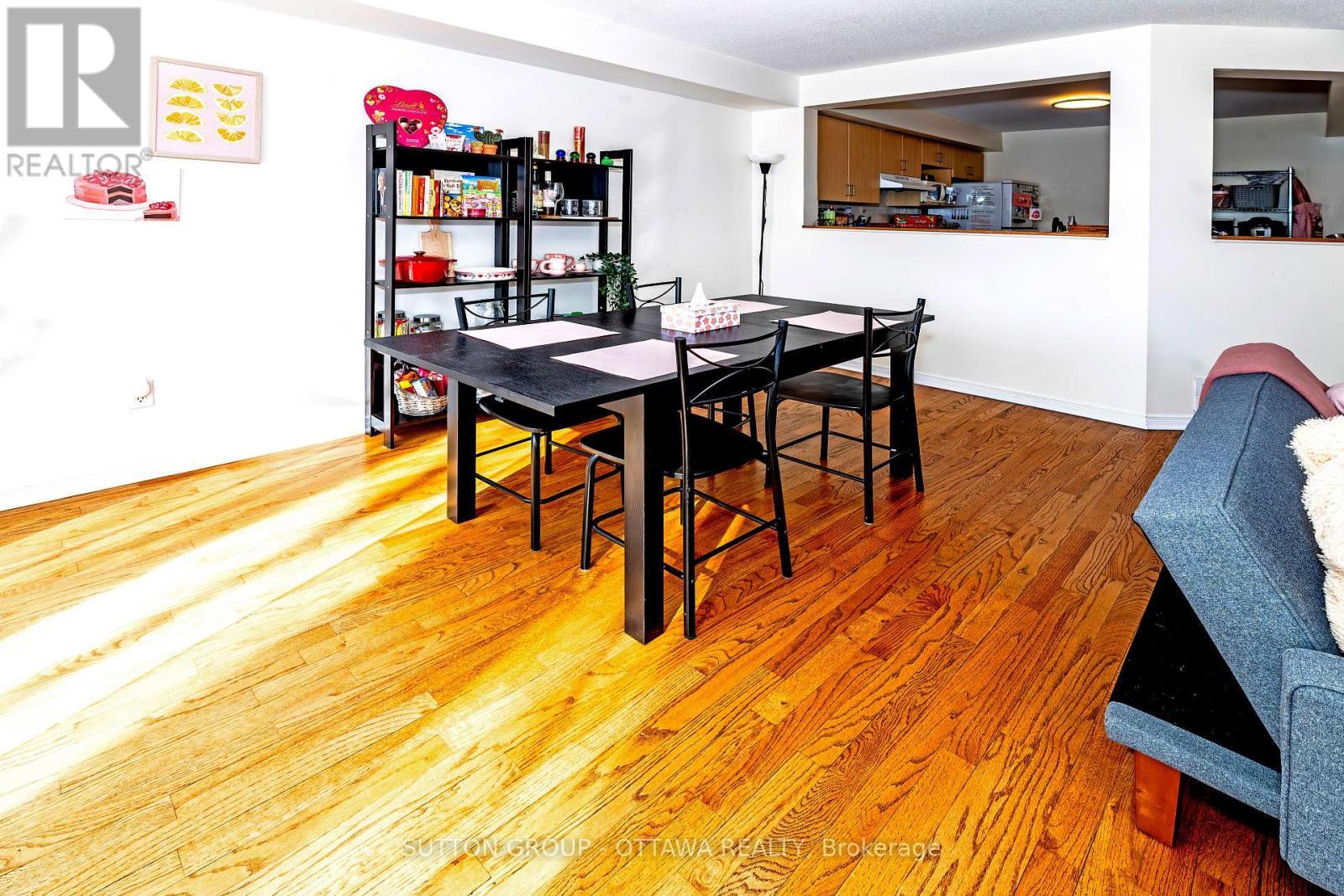 110 Chartley Private, Ottawa, ON - Indoor Photo Showing Dining Room